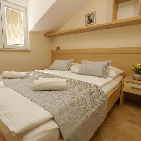 Apartments Villa Bondi Makarska Esterno foto