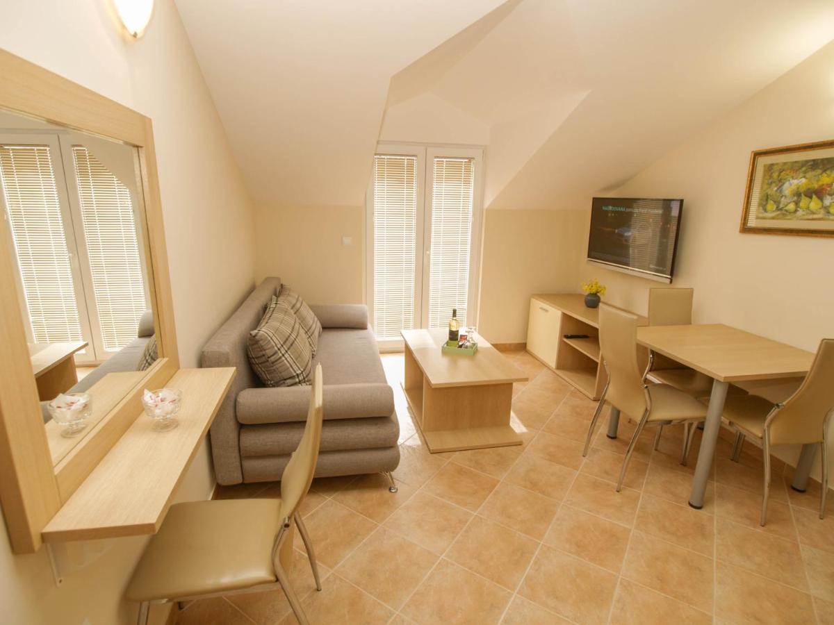 Apartments Villa Bondi Makarska Esterno foto