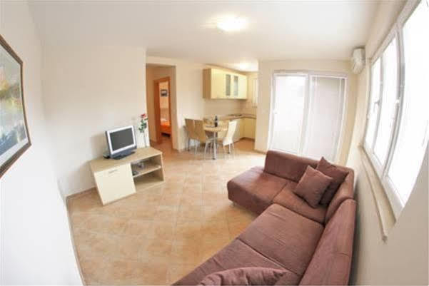 Apartments Villa Bondi Makarska Esterno foto