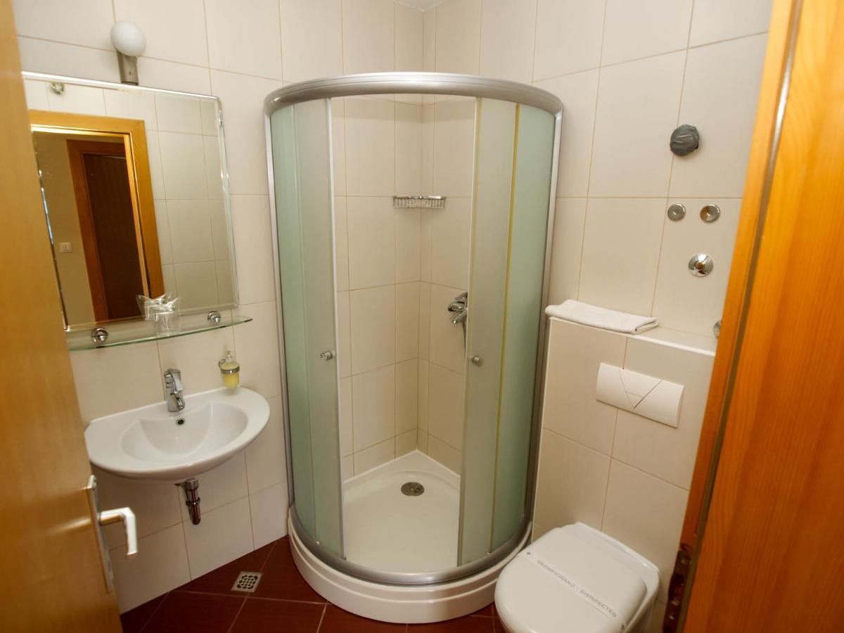 Apartments Villa Bondi Makarska Esterno foto